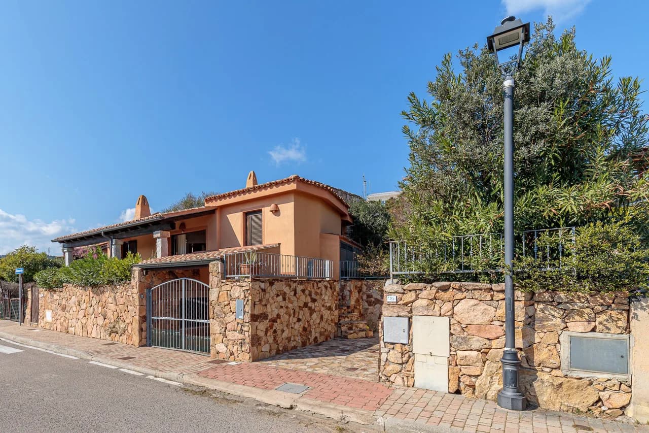 Beachfront Villa in Golfo Aranci photo 4