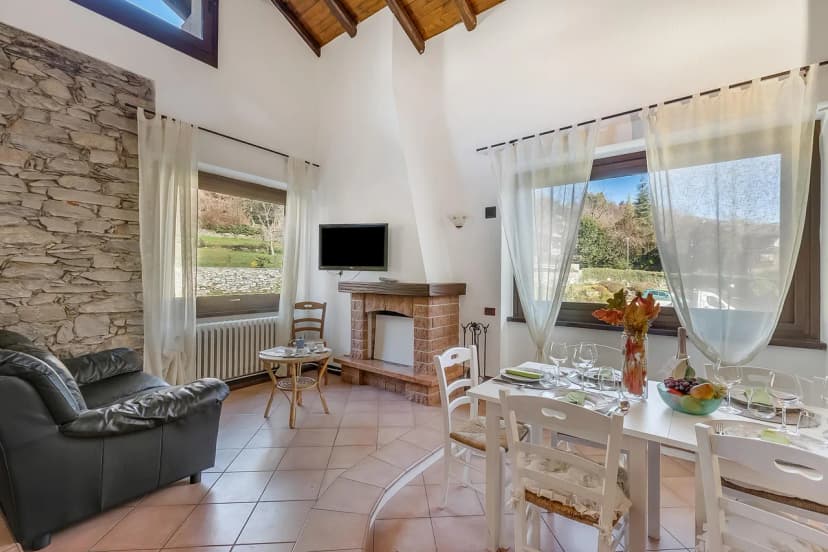 Il Borgo Del Vergante Casa Lina: Ac And Balcony