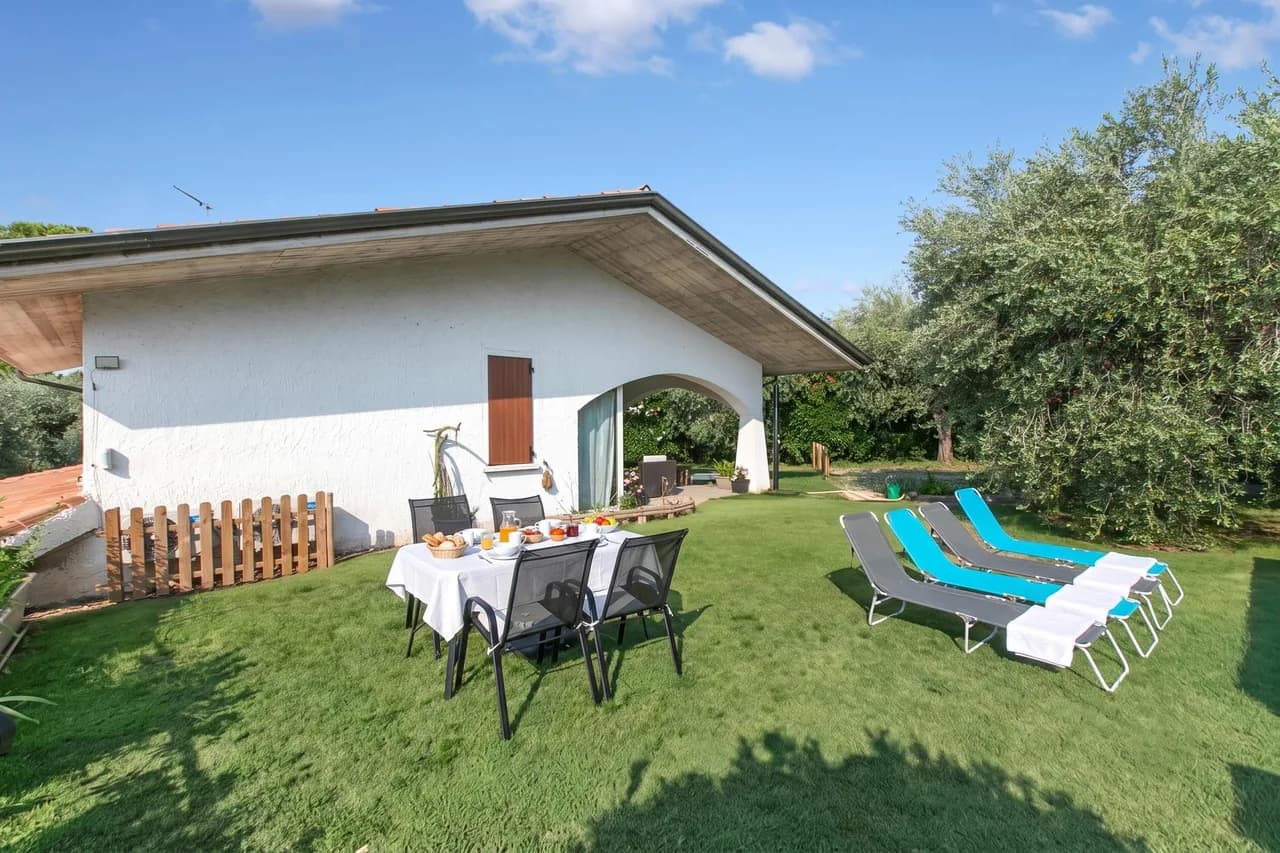 Private Pool Vacation Home in San Felice Del Benaco photo 3
