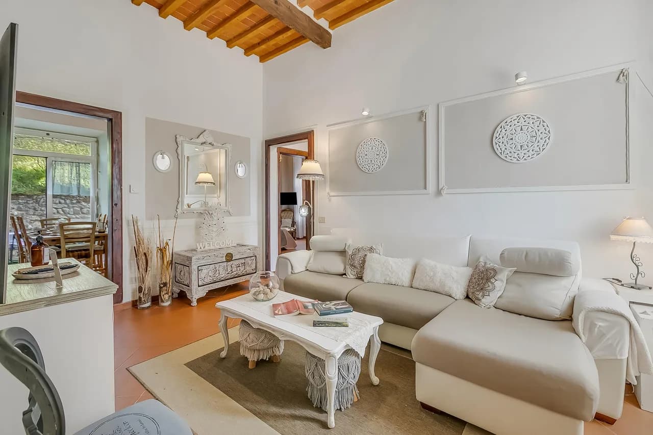 Romantic Apt Jacuzzi,Private Garden & Pet Friendly photo 2