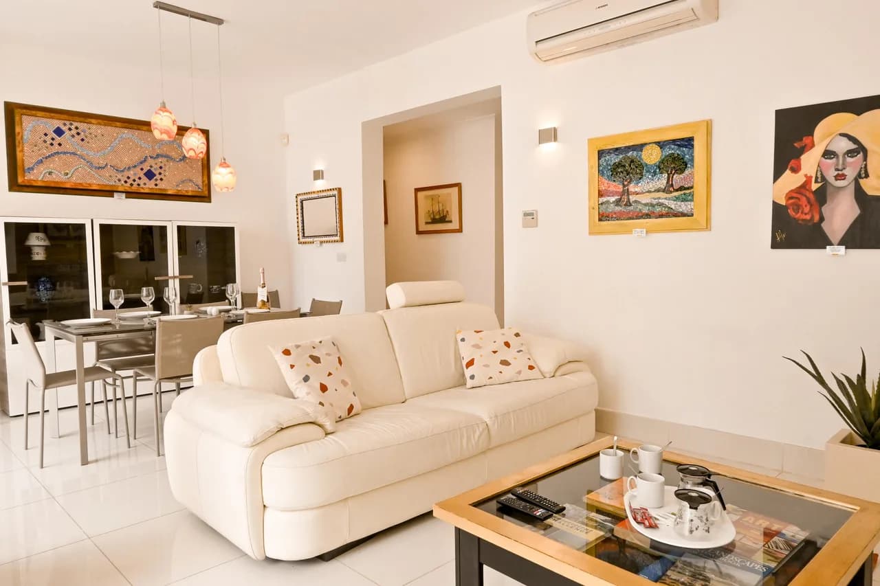 Modern & Terrace by the beach, 3brd in Qawra photo 3