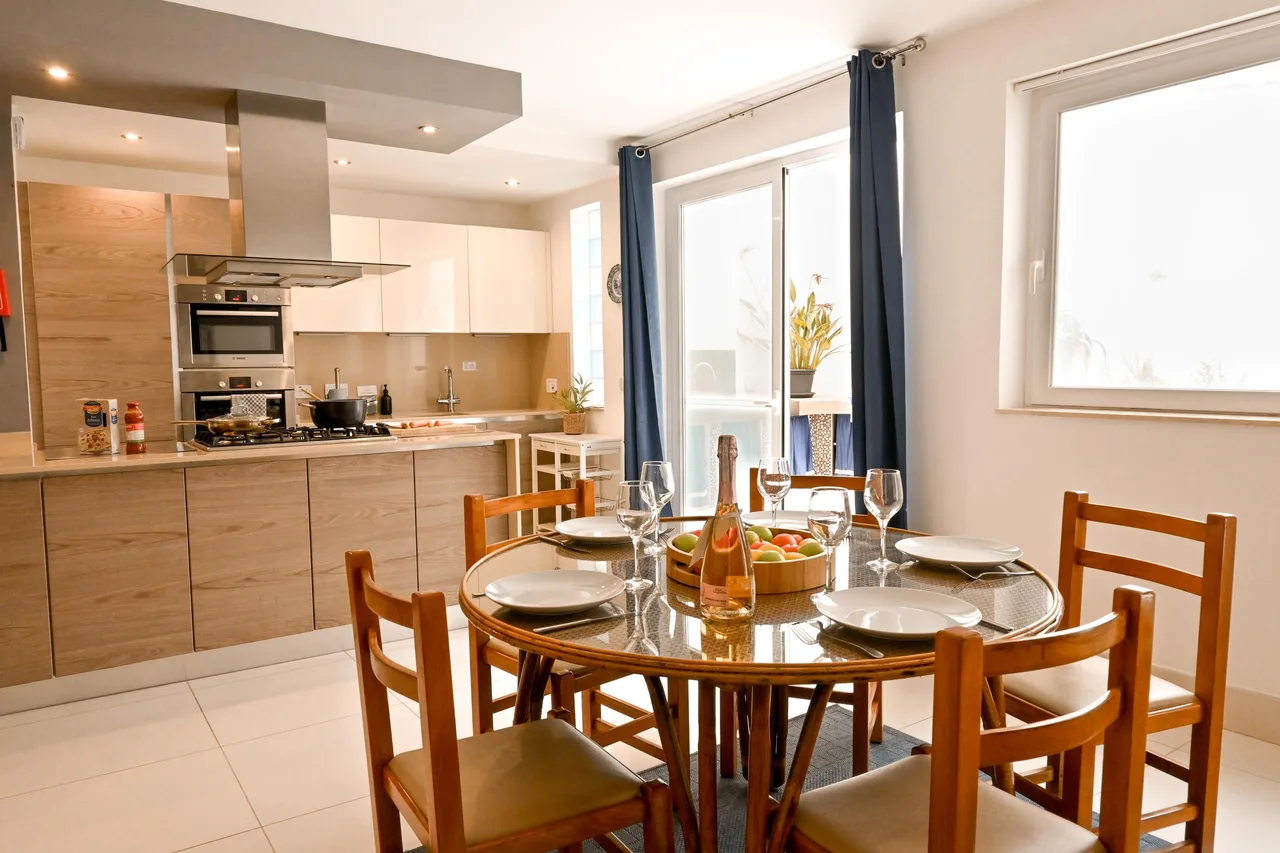 Modern & Terrace by the beach, 3brd in Qawra photo 4