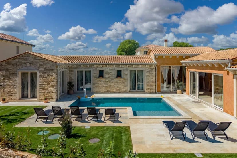 Villa Stonica - Rustic Istrian Pool Retreat