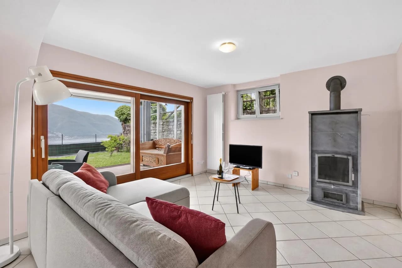 Panoramic Lake View Apartment in Locarno Monti photo 3