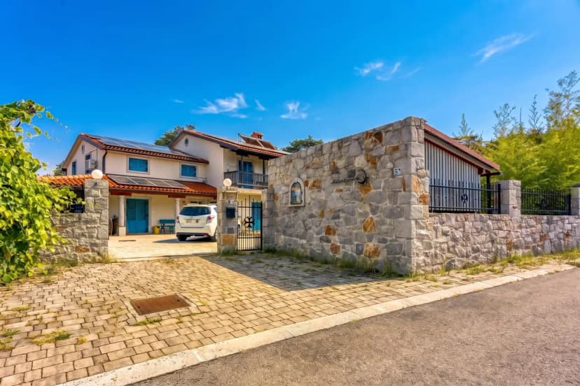 Villa Salamander Suite - Garden & EV charger