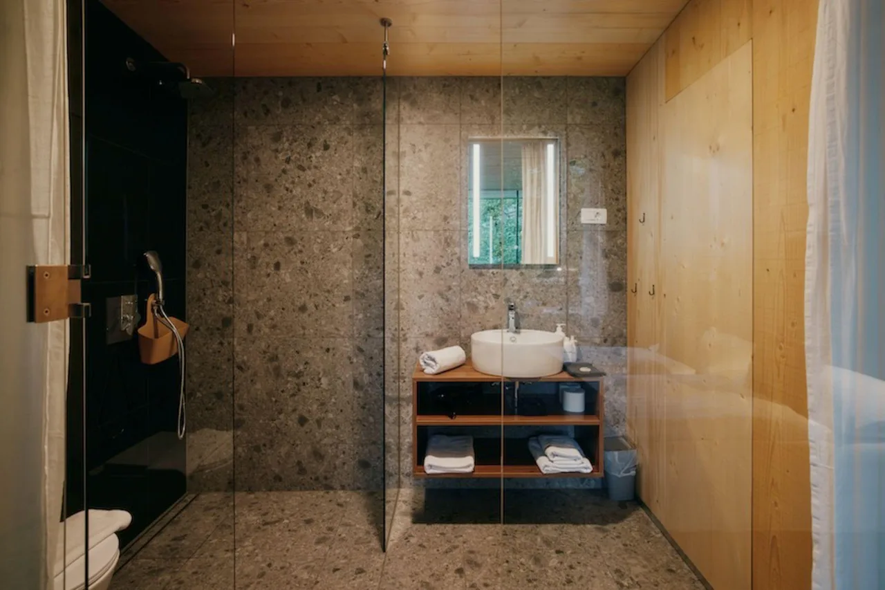 Serene Glamping Mobile-Home in Vipava photo 5