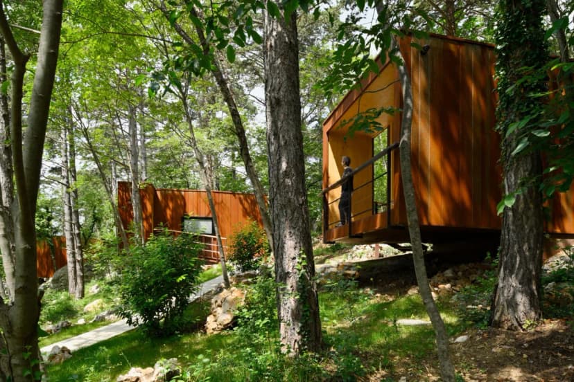 Theodosius Glamping Standard & Hot Tub
