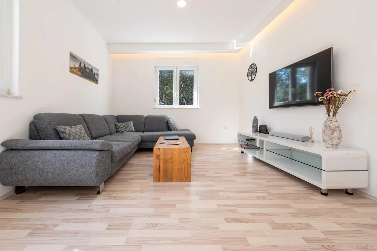 Lush Garden Vacation Home in Zemunik Donji photo 4