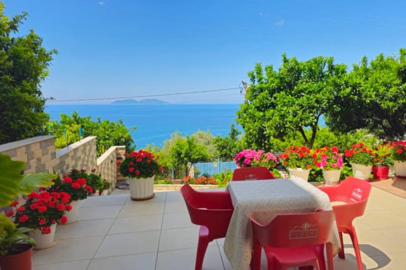 Villa Meminaj With Sea View And Garden