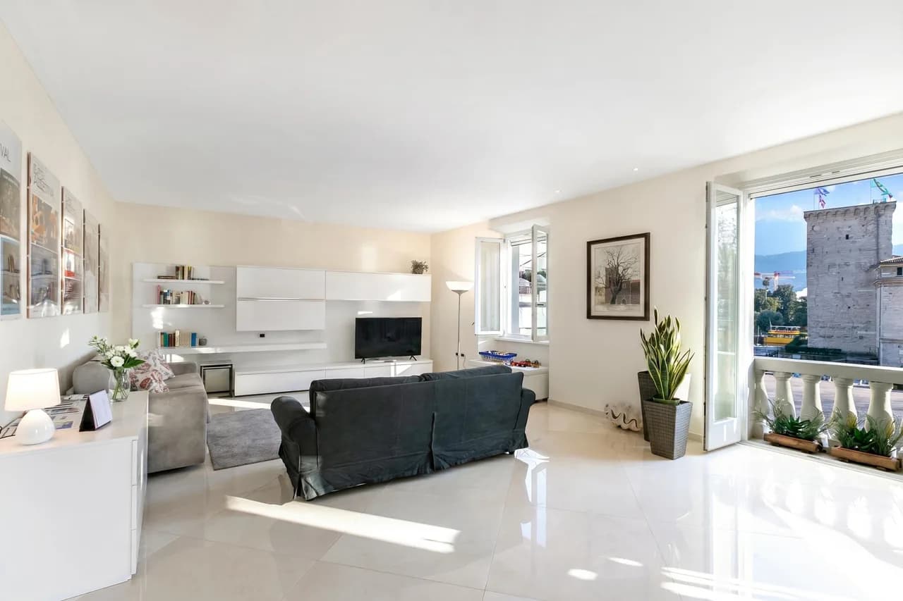 Lakefront View Apartment in Riva del Garda photo 3