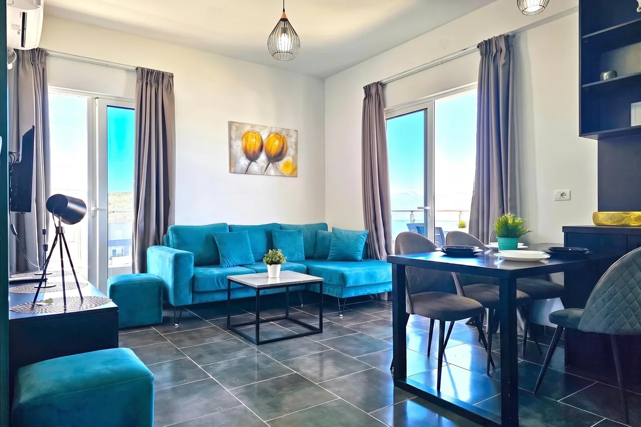 Sea View Balcony Apartment in Sarandë photo 2