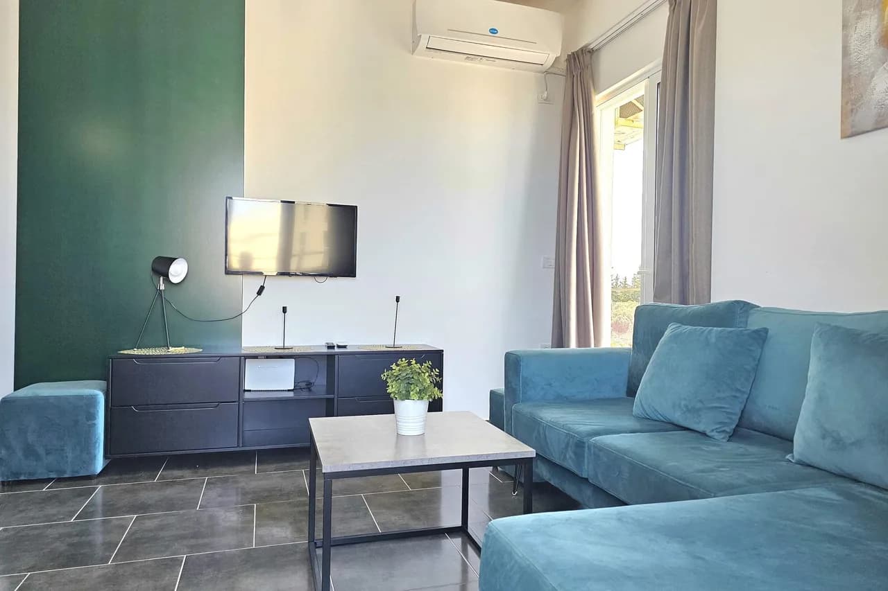 Sea View Balcony Apartment in Sarandë photo 3