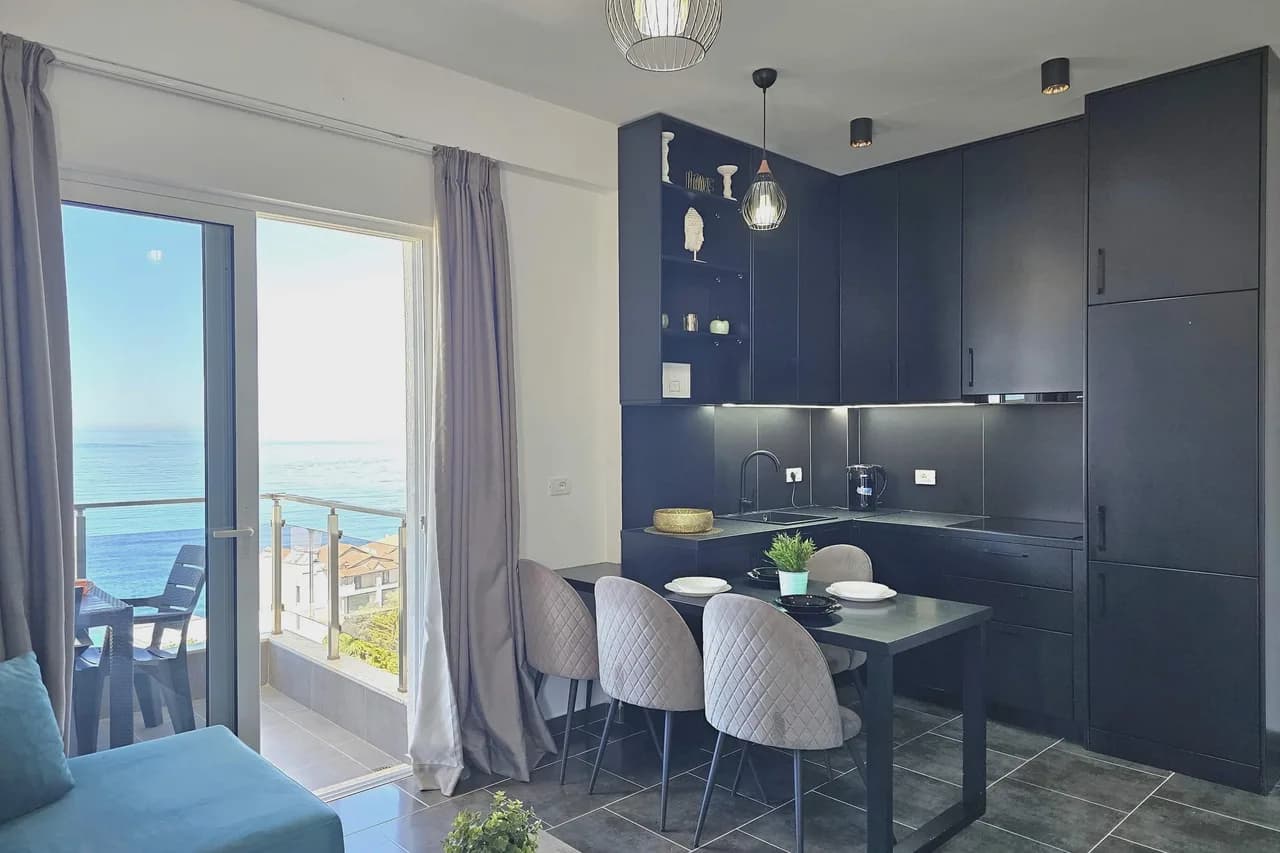 Sea View Balcony Apartment in Sarandë photo 4