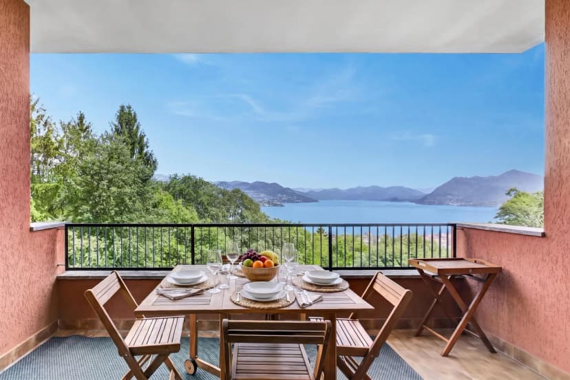 Riflessi Di Luce: Lake Maggiore View Balcony Stresa