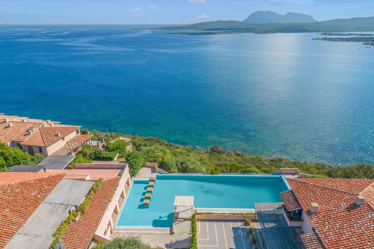 Chic Apartment with Sea Views in Marinella photo 2