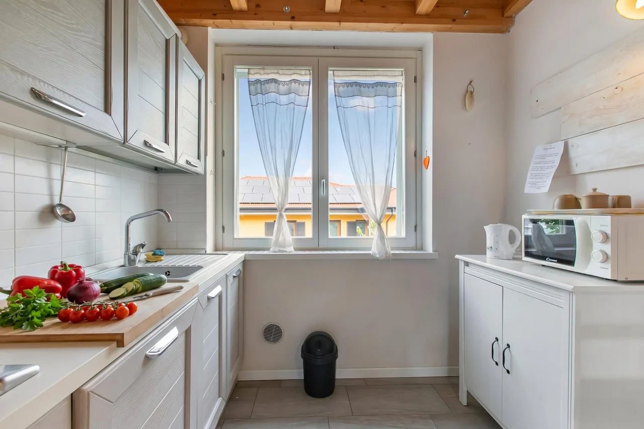 Cozy Ispra Residence with Terrace, near Beach (Sleeps 3)Air-Con photo 3