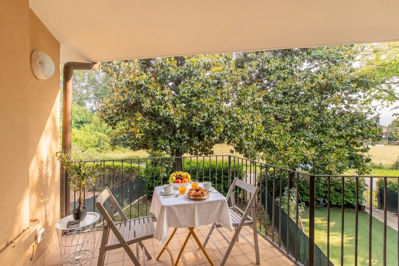 Residenza il Mulino: Lake Maggiore Ispra Apt with Terrace photo 2