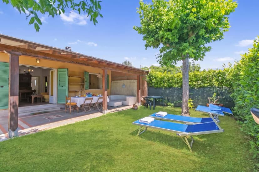 Casa Colombo with Garden In Forte Dei Marmi
