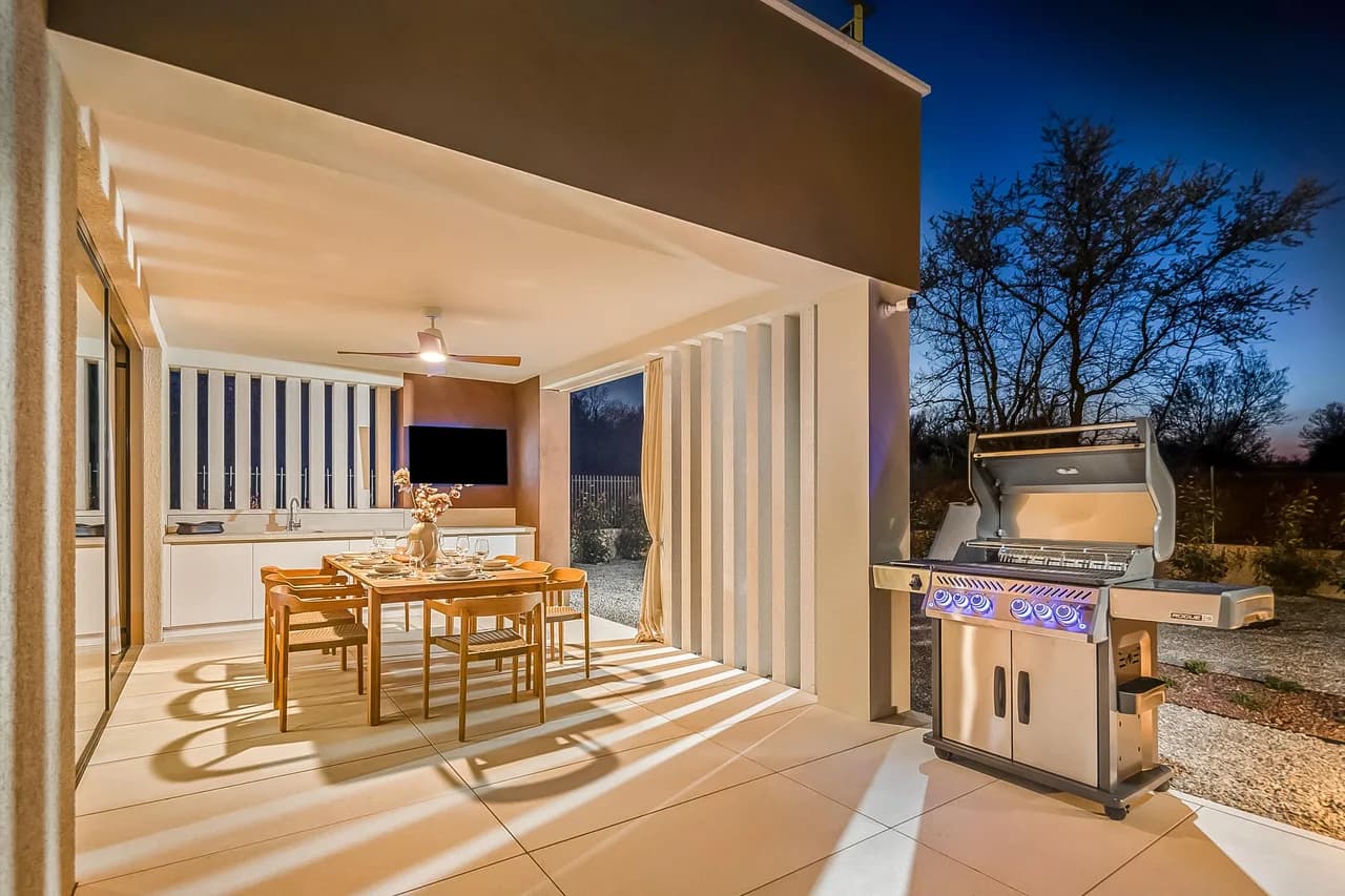 Elegant Villa with Scenic Views in Labin photo 3