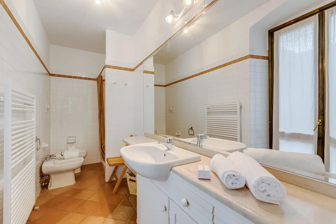 Apt. Annamaria: Family-Friendly 2BR Central Base for Trips photo 5
