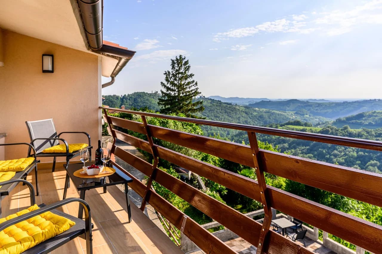 Neda Apt Top Floor: Terrace Views in Goriška Brda photo 4