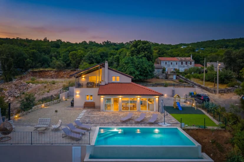 Holiday Home Elora Seaview Private Pool And Garden