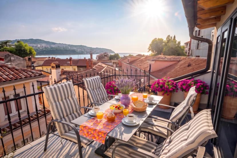 Casa Terrazza in Historic Koper with Sea View