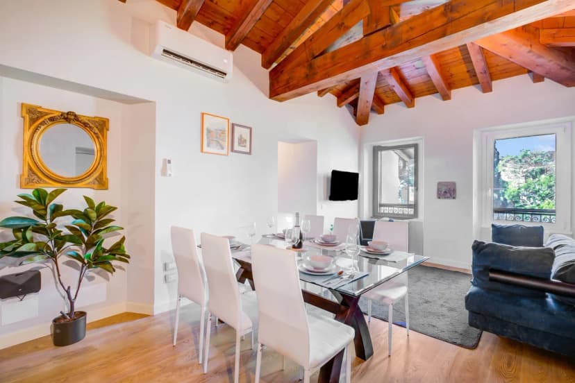 Paul | Spacious Central Apart & Garage