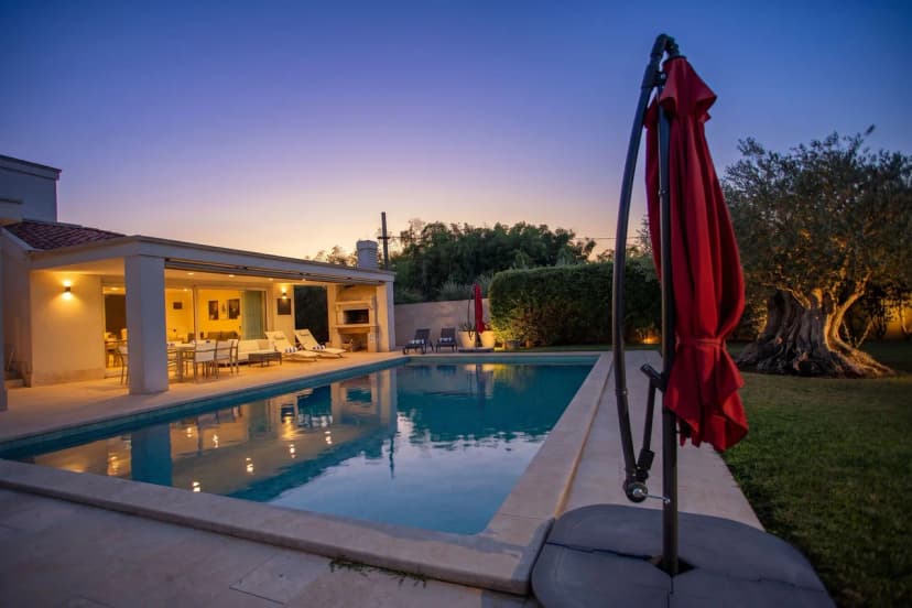 Villa Lara With Pool Walk To Sea