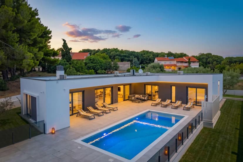 Villa Peliceti With Grand Pool