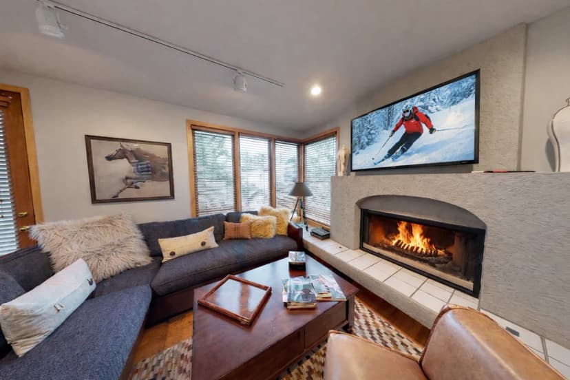 1382 Empire Mountain Escape Hot Tub and Ski Access