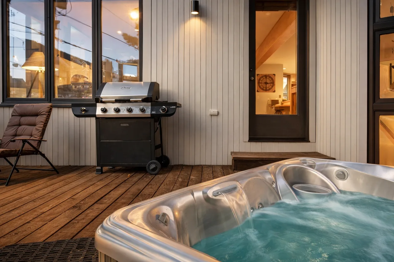 1382 Empire Mountain Escape Hot Tub and Ski Access photo 2