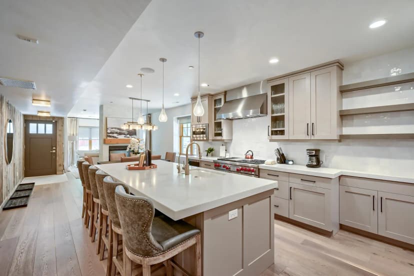 Luxury 6 Bedroom Old Town Escape Near Skiing and Dining 80