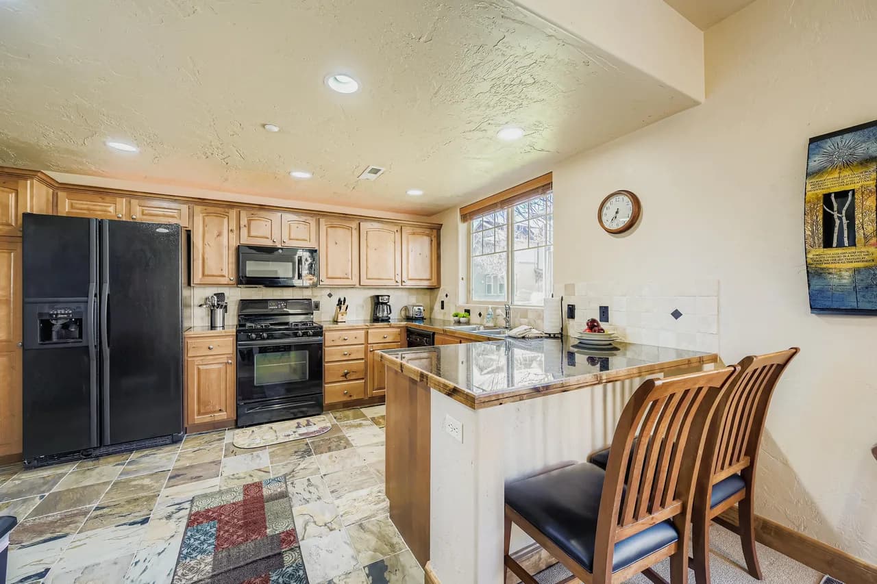 Trade the Office for Mountains at Foxpoint Townhouse 6180 photo 3