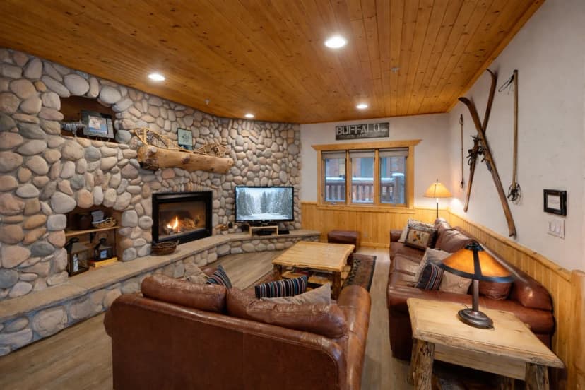 Timberwolf 3D Mountain Escape with Hot Tub Retreat
