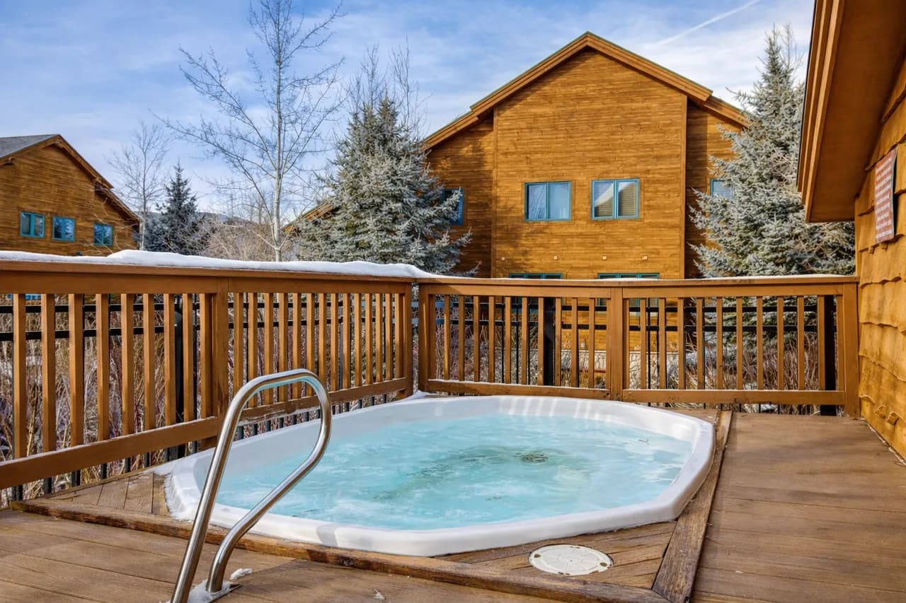 Timberwolf 3D Mountain Escape with Hot Tub Retreat photo 2