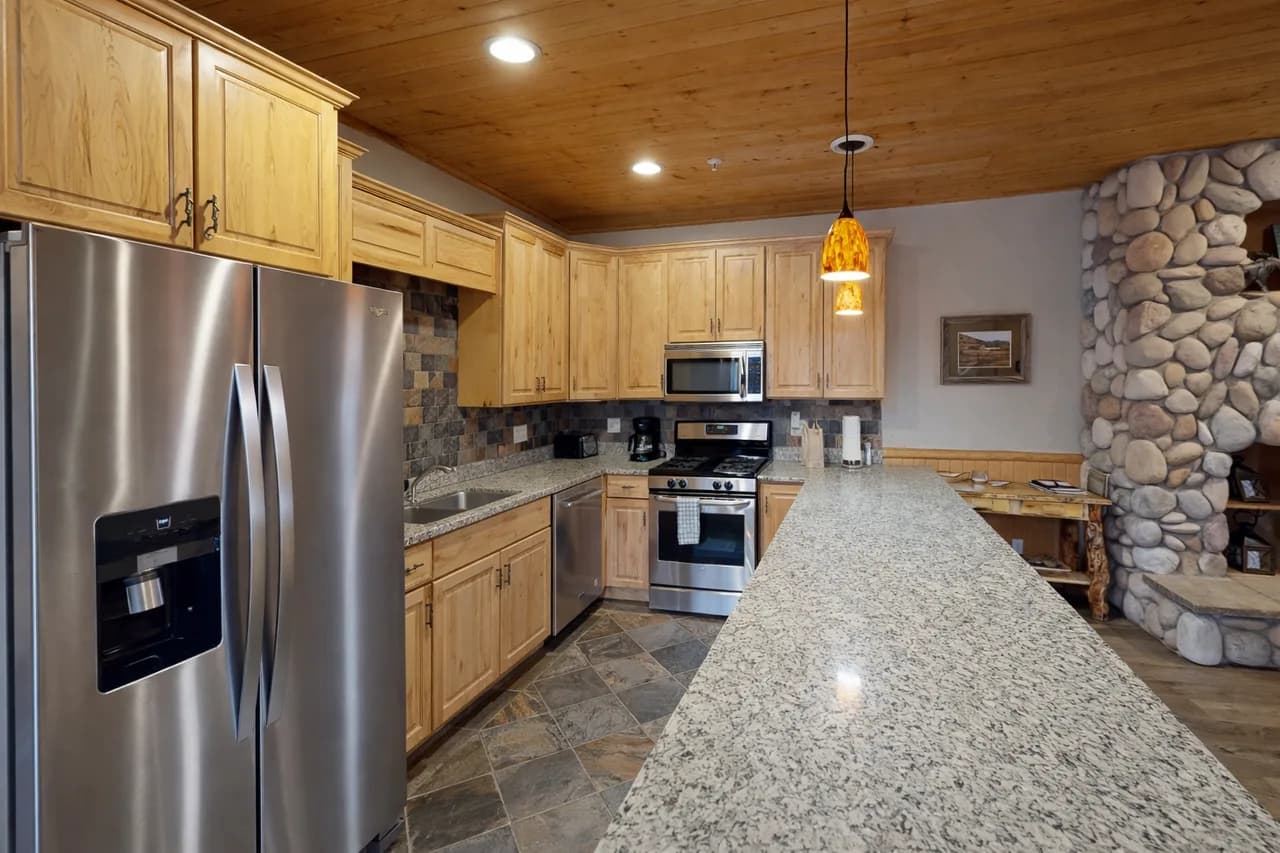 Timberwolf 3D Mountain Escape with Hot Tub Retreat photo 4