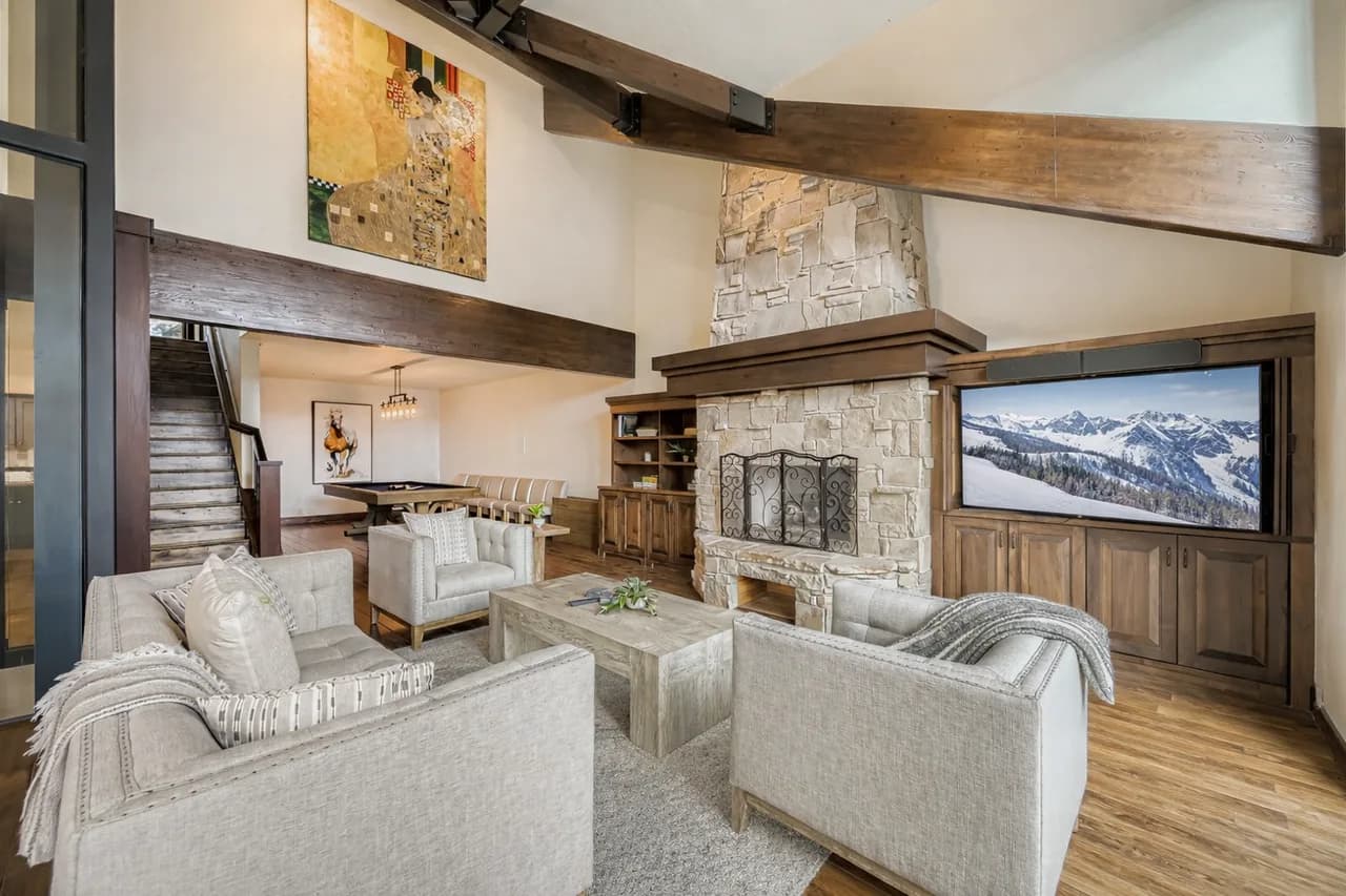 2744 Stylish Ski Getaway with Hot Tub Pool and Lift Shuttle
