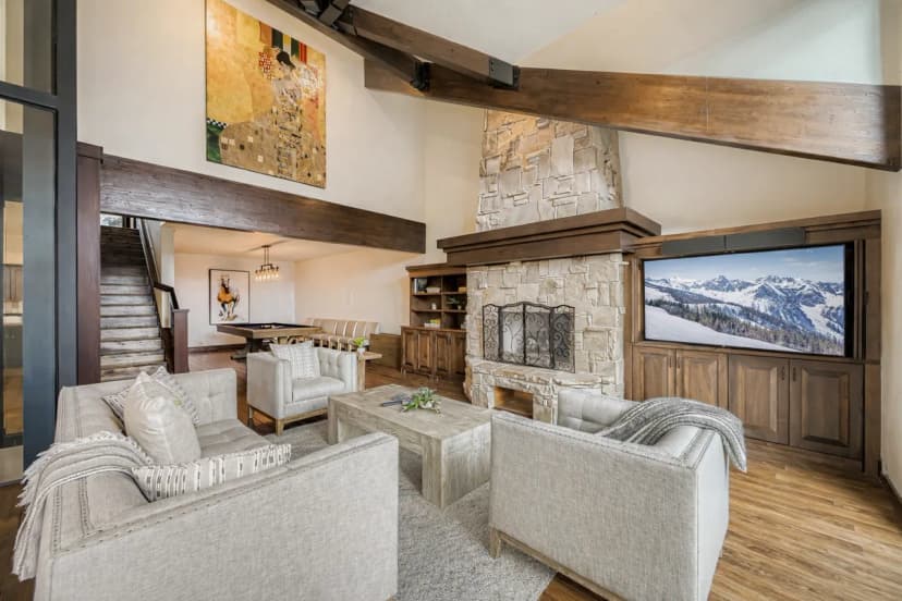 2744 Stylish Ski Getaway with Hot Tub Pool and Lift Shuttle