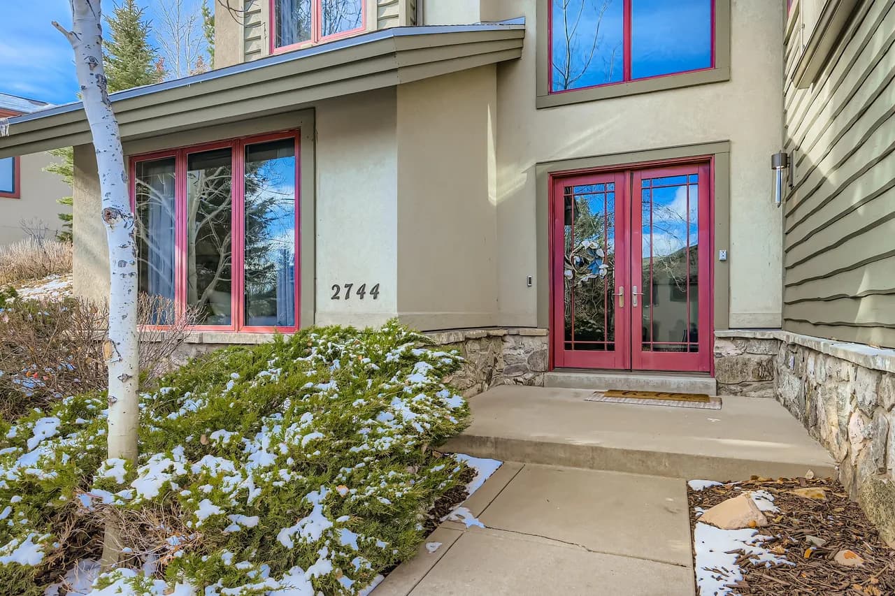 2744 Stylish Ski Getaway with Hot Tub Pool and Lift Shuttle photo 3