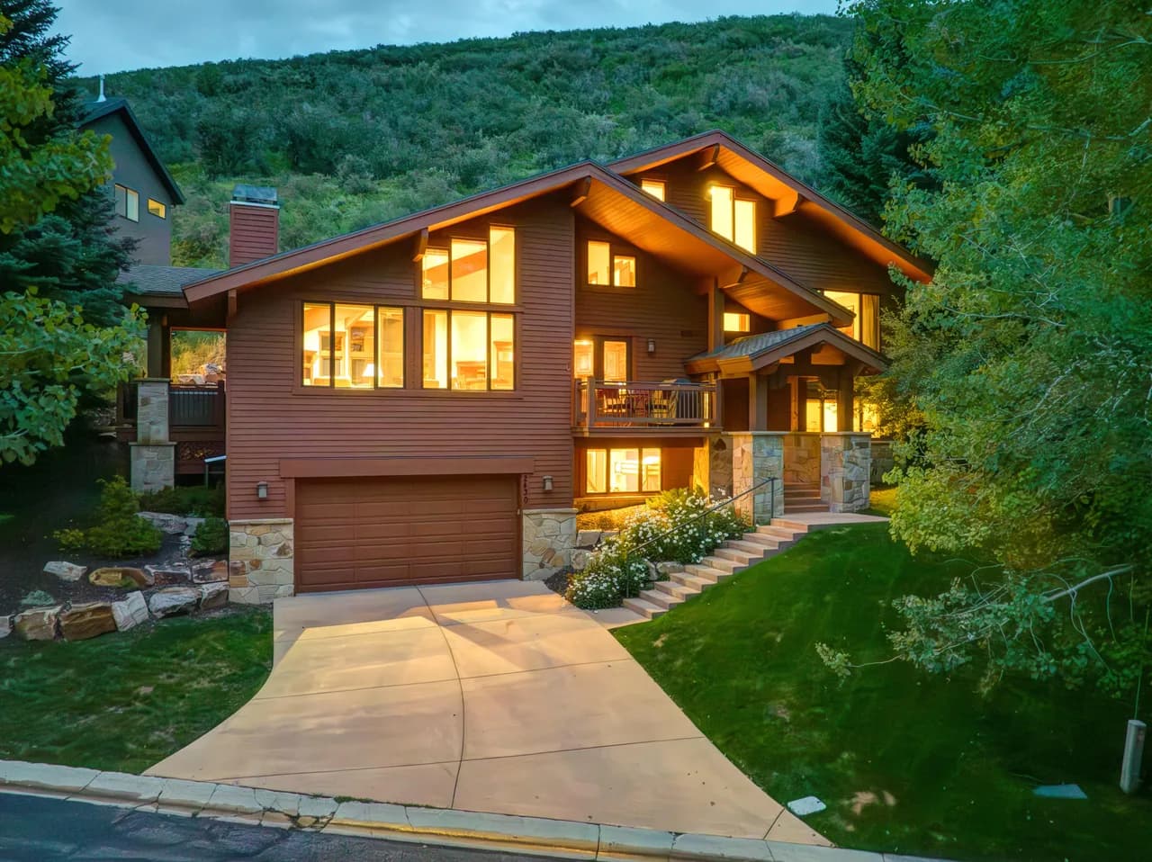2430 Ultimate Deer Valley Getaway Hot Tub and 2 Gold  Utah Ski Passes