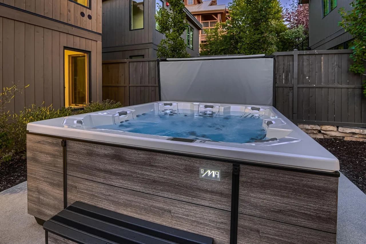 Spacious Mountain Oasis 1060 with Hot Tub and Outdoor Lounge photo 2