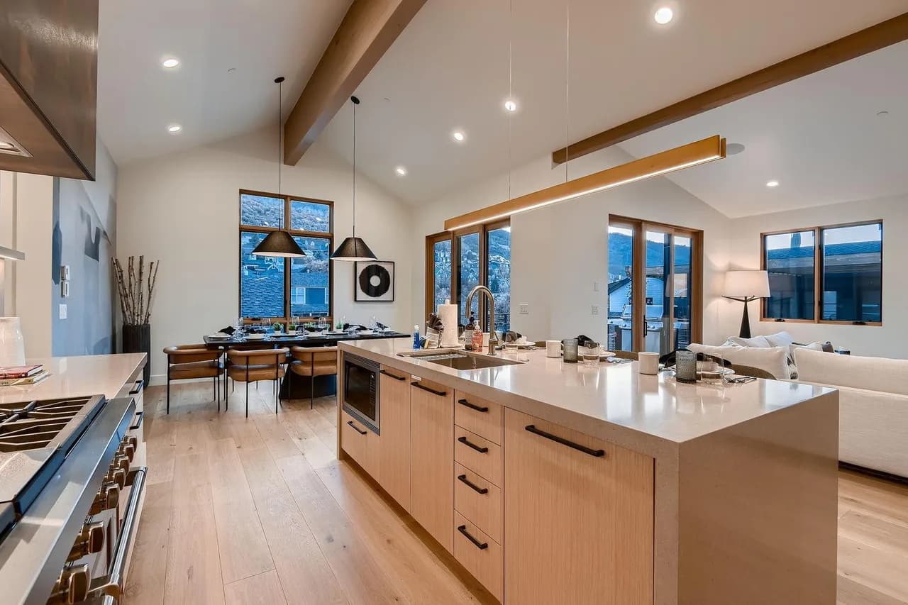 Spacious Mountain Oasis 1060 with Hot Tub and Outdoor Lounge photo 4