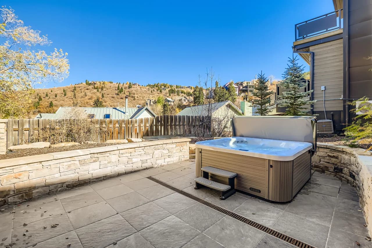 Dream Mountain Getaway Hot Tub Theater and Games 45 photo 2