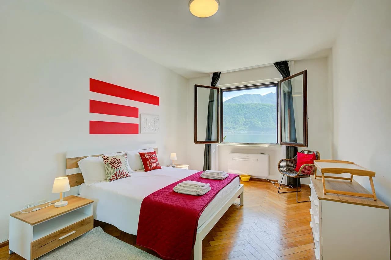 Scenic Waterfront Apartment in Ticino photo 4