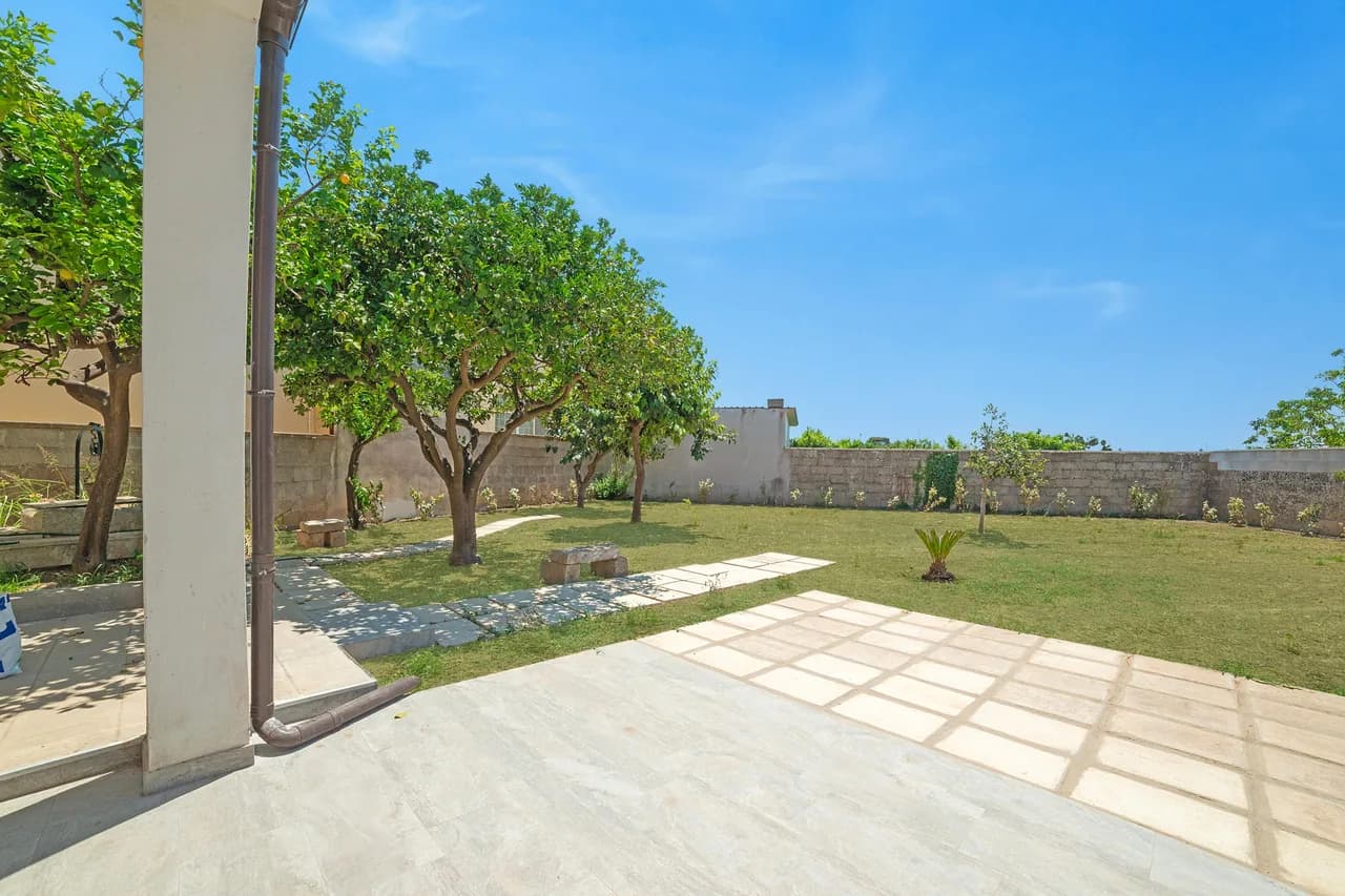 Spacious Six-Bedroom Apartment in Santa Cesarea Terme photo 2