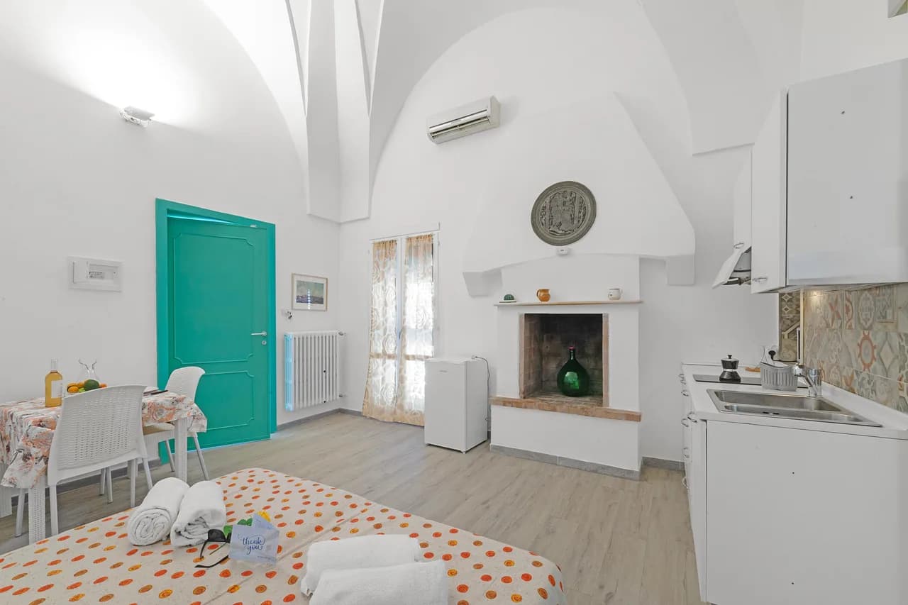 Spacious Six-Bedroom Apartment in Santa Cesarea Terme photo 4