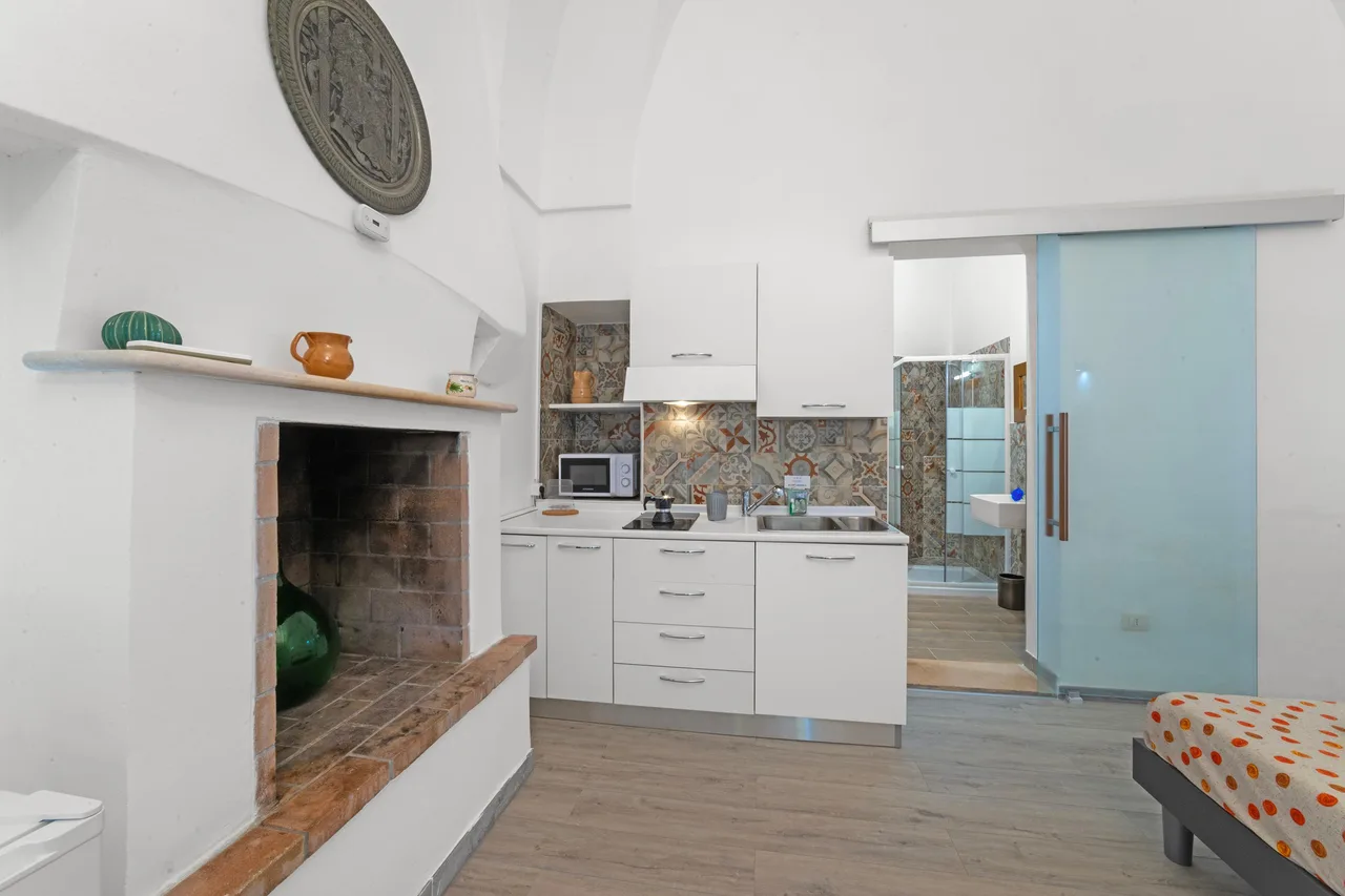 Spacious Six-Bedroom Apartment in Santa Cesarea Terme photo 5