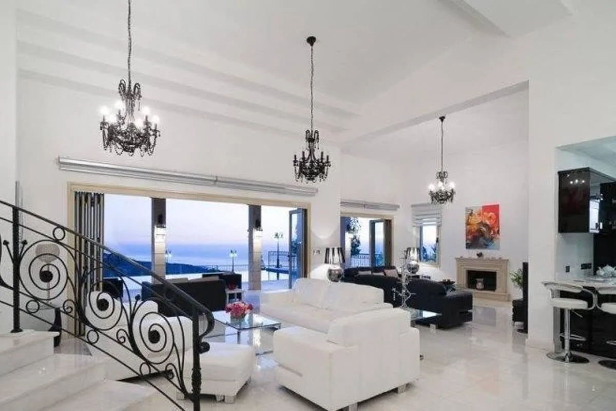 Mountain And Sea View Villa in Peyia photo 4