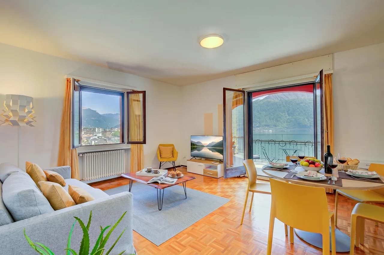 Lakeside Modern Apartment in Ticino photo 2